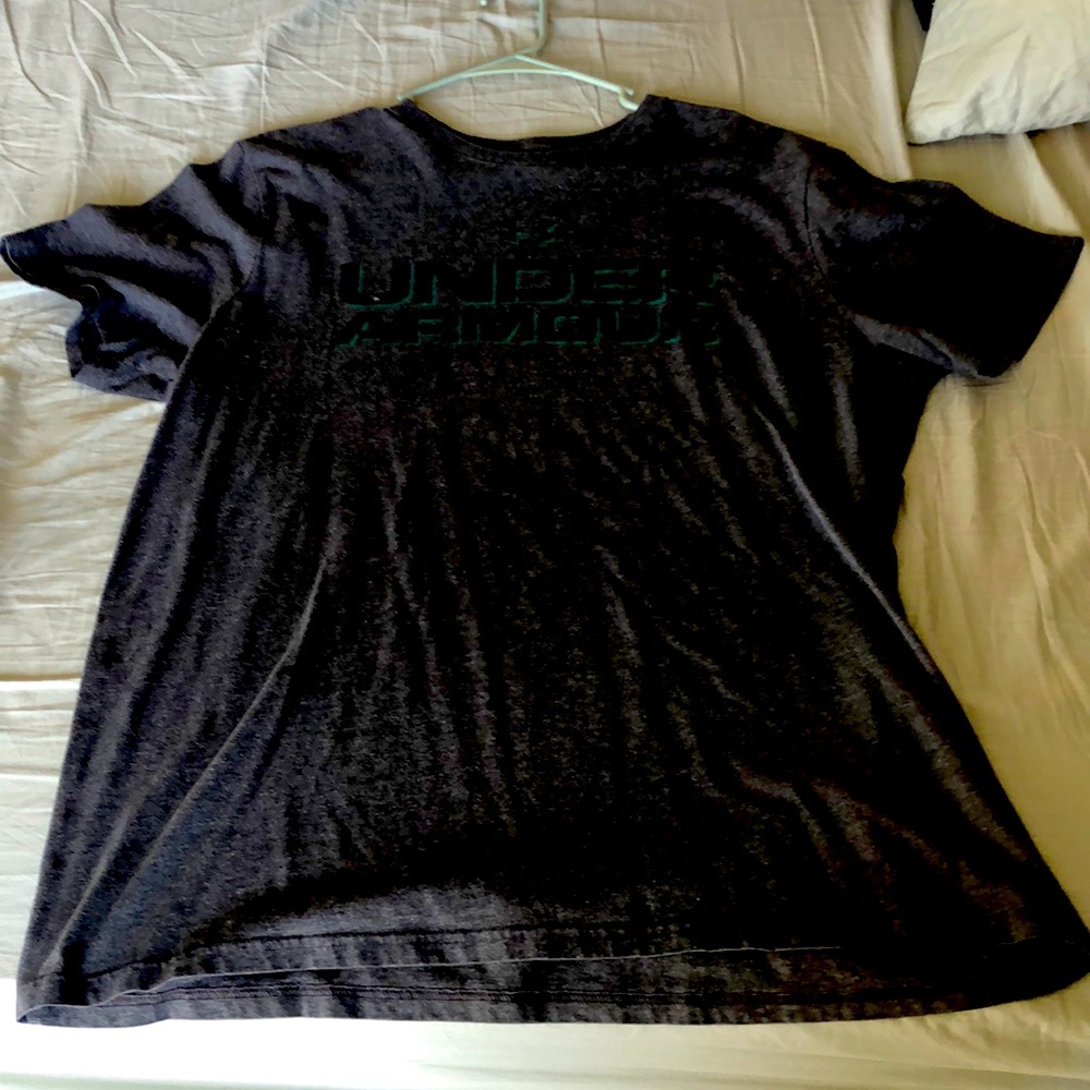 Gray short sleeve, extra large under Armour T-shirt
